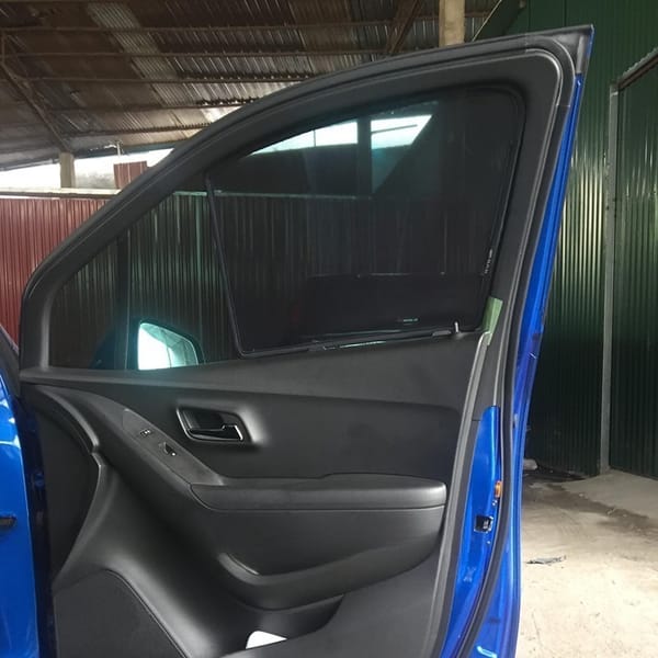 HOLDEN TRAX custom-fit car window sun shades — photo 8