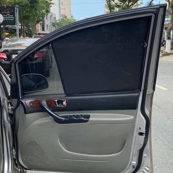 HOLDEN VIVANT custom-fit car window sun shades — photo 2