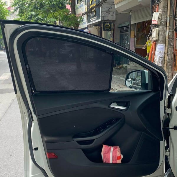 FORD FOCUS HATCHBACK 2014-2020 custom-fit car window sun shades — photo 2