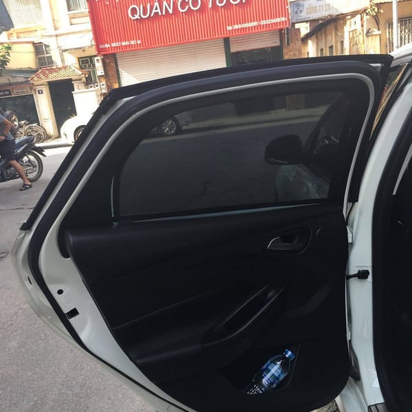 FORD FOCUS HATCHBACK 2014-2020 custom-fit car window sun shades — photo 5
