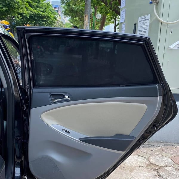 HYUNDAI ACCENT HATCHBACK 2010-2016 custom-fit car window sun shades — photo 3