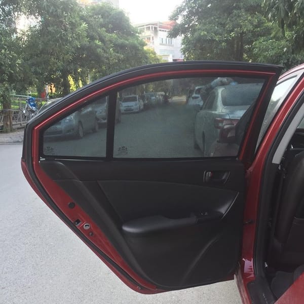 HYUNDAI SONATA 2005-2009 custom-fit car window sun shades — photo 1
