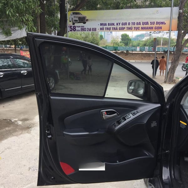 HYUNDAI TUCSON 2009-2015 custom-fit car window sun shades — photo 2
