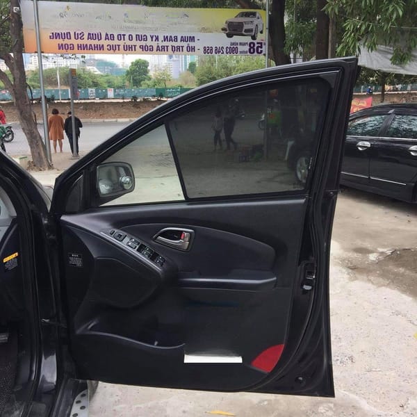 HYUNDAI TUCSON 2009-2015 custom-fit car window sun shades — photo 4