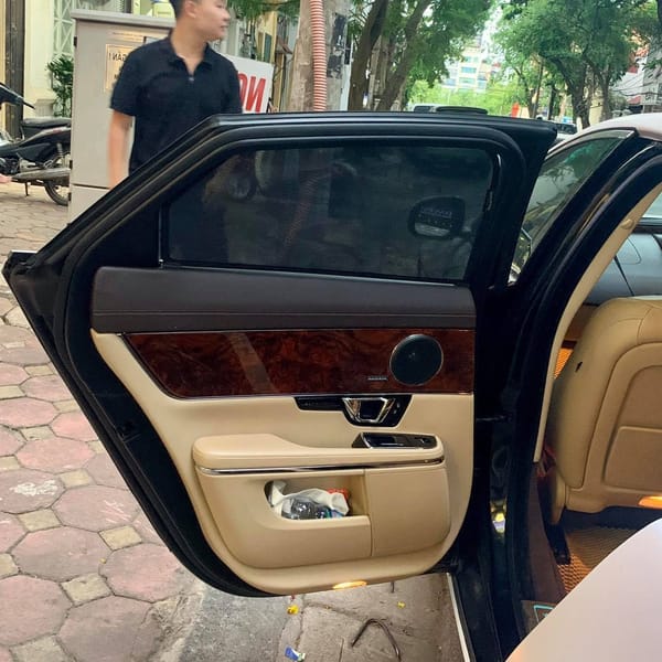JAGUAR XJL custom-fit car window sun shades — photo 1