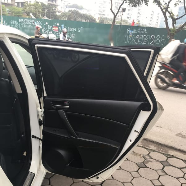 MAZDA 3 HATCHBACK 2009-2014 custom-fit car window sun shades — photo 1