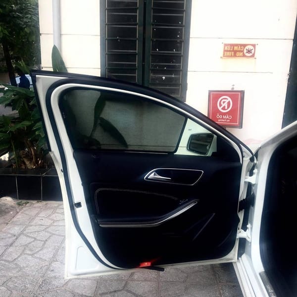 MERCEDES A200 custom-fit car window sun shades — photo 2