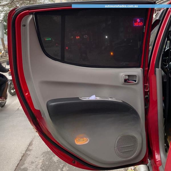 MITSUBISHI TRITON 2008-2015 custom-fit car window sun shades — photo 1