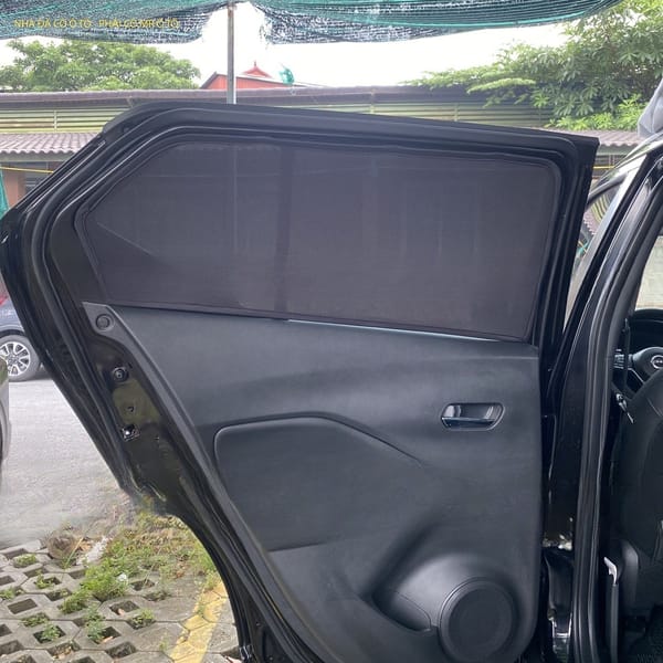 NISSAN KICKS custom-fit car window sun shades — photo 1