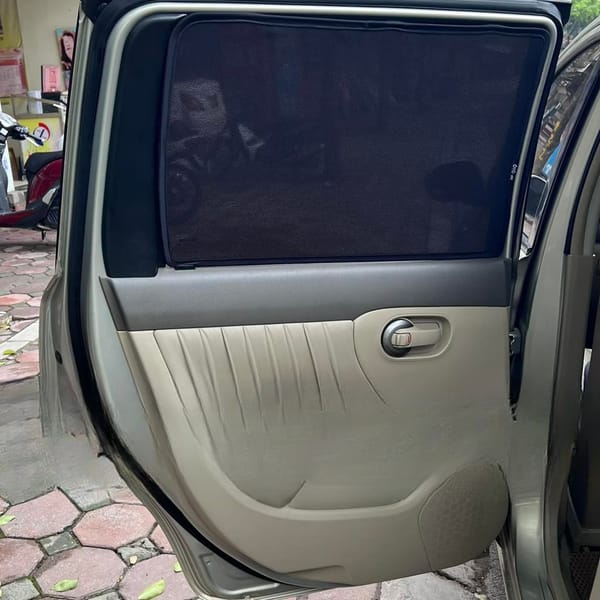 NISSAN LIVINA custom-fit car window sun shades — photo 1