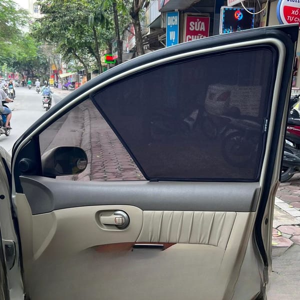 NISSAN LIVINA custom-fit car window sun shades — photo 4
