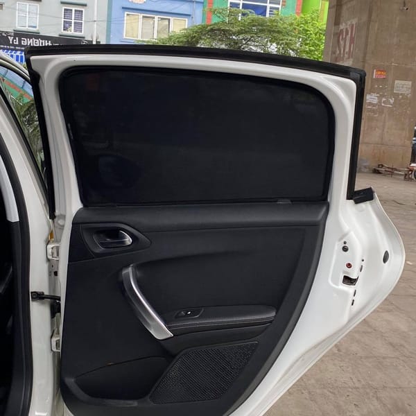 PEUGEOT 208 custom-fit car window sun shades — photo 1