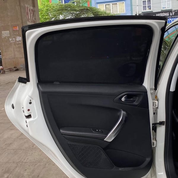 PEUGEOT 208 custom-fit car window sun shades — photo 3