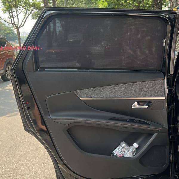 PEUGEOT 5008 custom-fit car window sun shades — photo 1