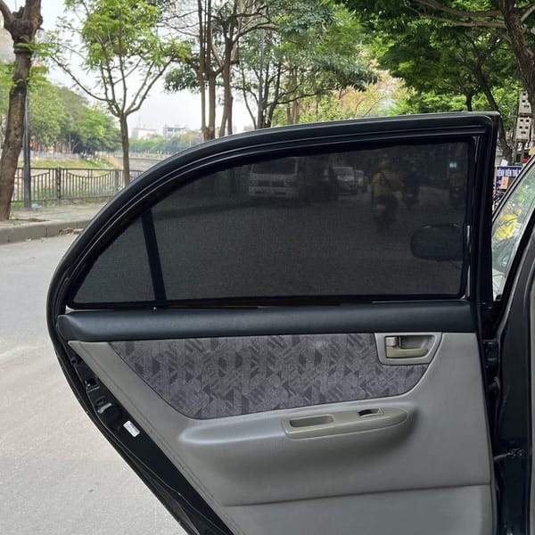 TOYOTA COROLLA 2002-2007 custom-fit car window sun shades — photo 1