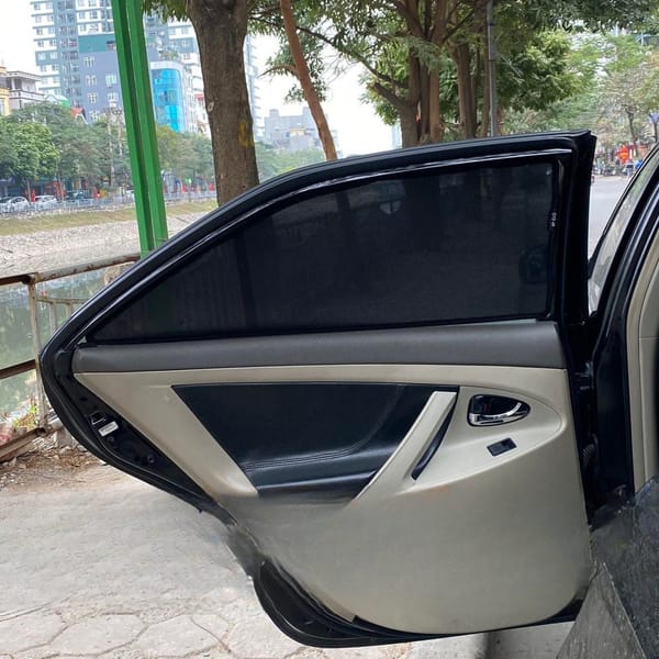 TOYOTA CAMRY 2007-2012 custom-fit car window sun shades — photo 1