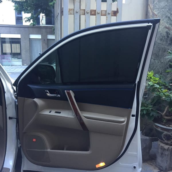 TOYOTA KLUGER 2008-2014 custom-fit car window sun shades — photo 2