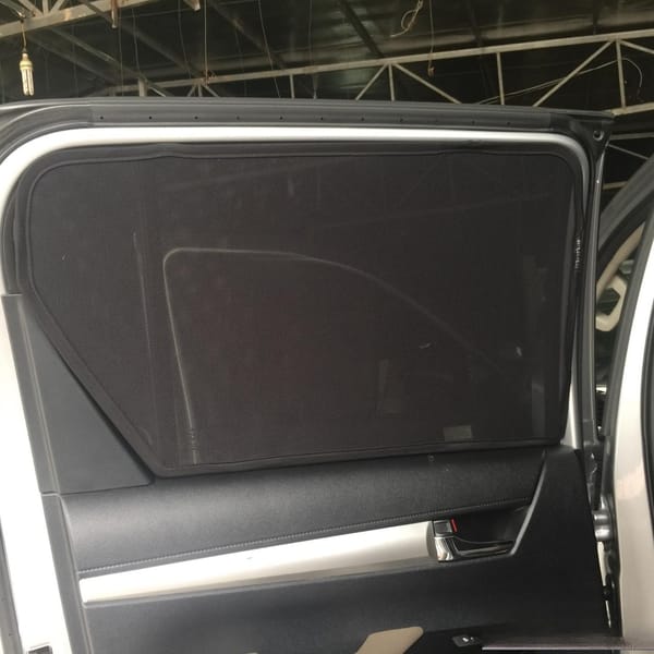 TOYOTA HILUX 2015-2018 custom-fit car window sun shades — photo 3