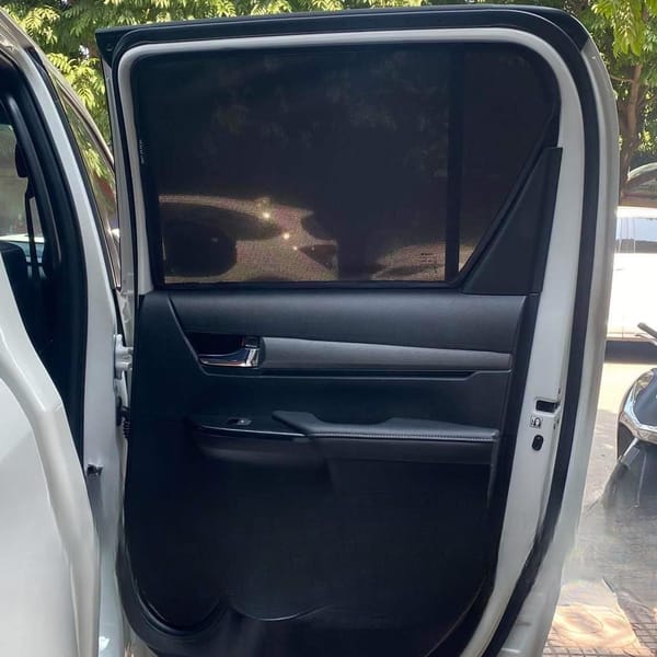 TOYOTA HILUX 2019-2025 custom-fit car window sun shades — photo 5