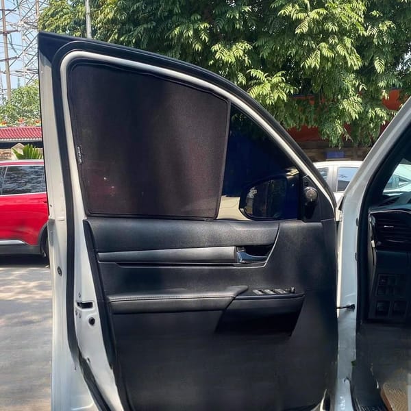 TOYOTA HILUX 2019-2025 custom-fit car window sun shades — photo 8