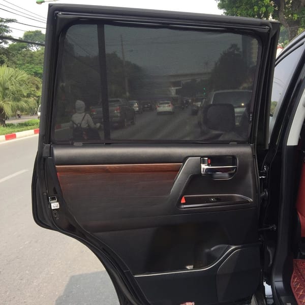TOYOTA LAND CRUISER (LC200) 2011-2021 custom-fit car window sun shades — photo 5