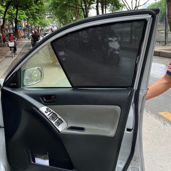 TOYOTA MATRIX custom-fit car window sun shades — photo 4
