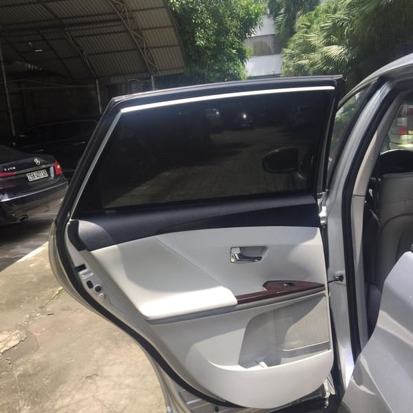 TOYOTA VENZA custom-fit car window sun shades — photo 2