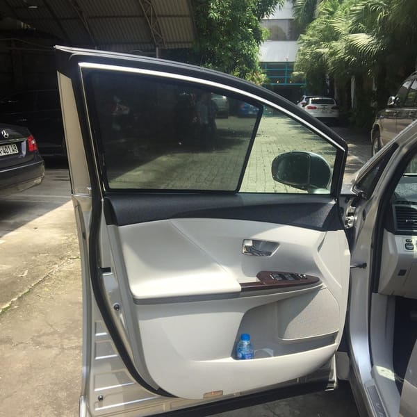 TOYOTA VENZA custom-fit car window sun shades — photo 3