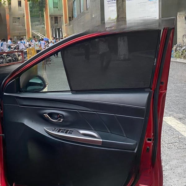 TOYOTA YARIS 2013-2018 custom-fit car window sun shades — photo 4