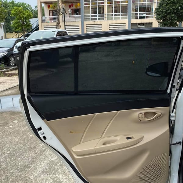TOYOTA YARIS 2013-2018 custom-fit car window sun shades — photo 5
