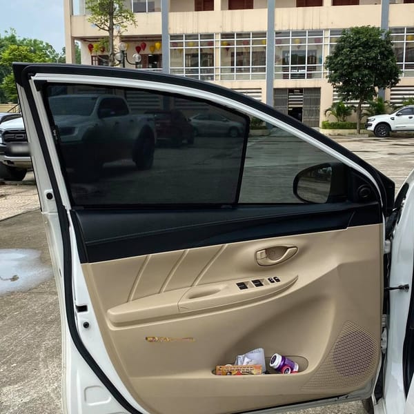 TOYOTA YARIS 2013-2018 custom-fit car window sun shades — photo 6
