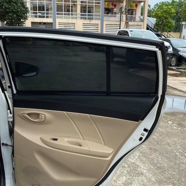 TOYOTA YARIS 2013-2018 custom-fit car window sun shades — photo 7