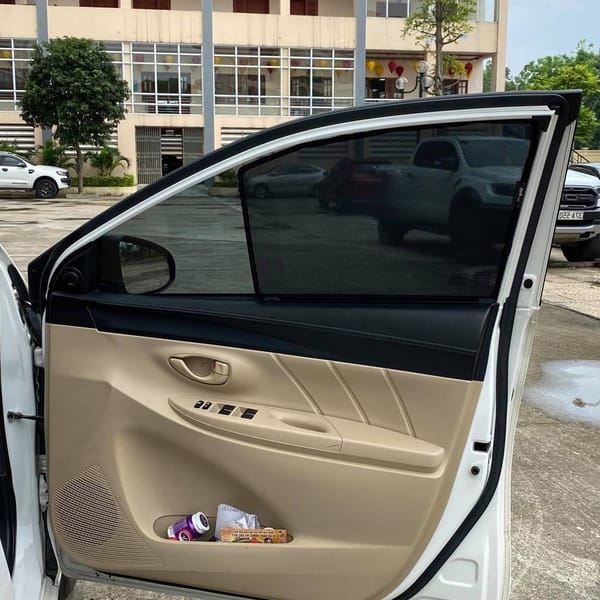 TOYOTA YARIS 2013-2018 custom-fit car window sun shades — photo 8
