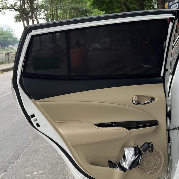 TOYOTA YARIS 2019-2022 custom-fit car window sun shades — photo 1