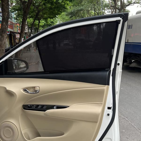 TOYOTA YARIS 2019-2022 custom-fit car window sun shades — photo 3