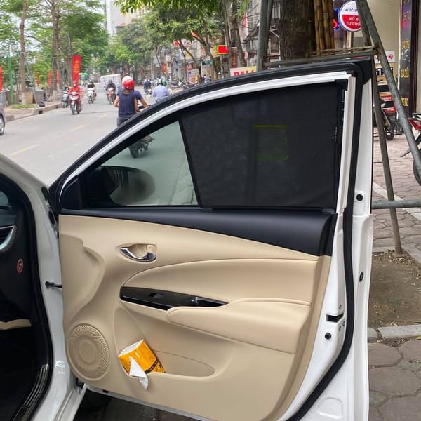 TOYOTA YARIS 2019-2022 custom-fit car window sun shades — photo 9