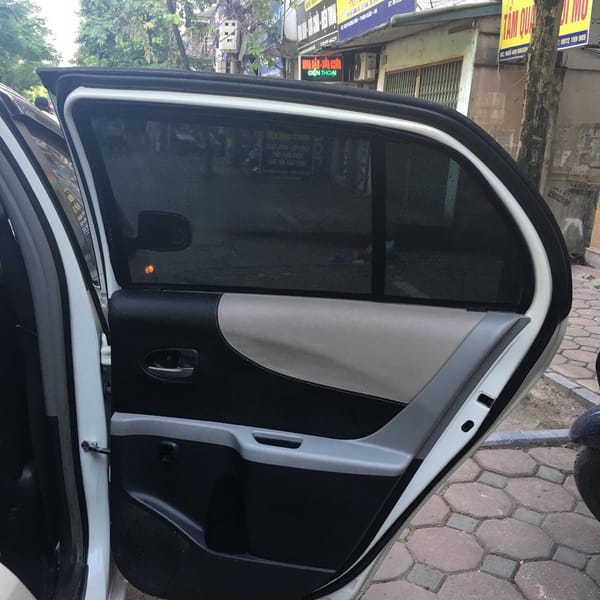 TOYOTA YARIS HATCHBACK 2007-2012 custom-fit car window sun shades — photo 5
