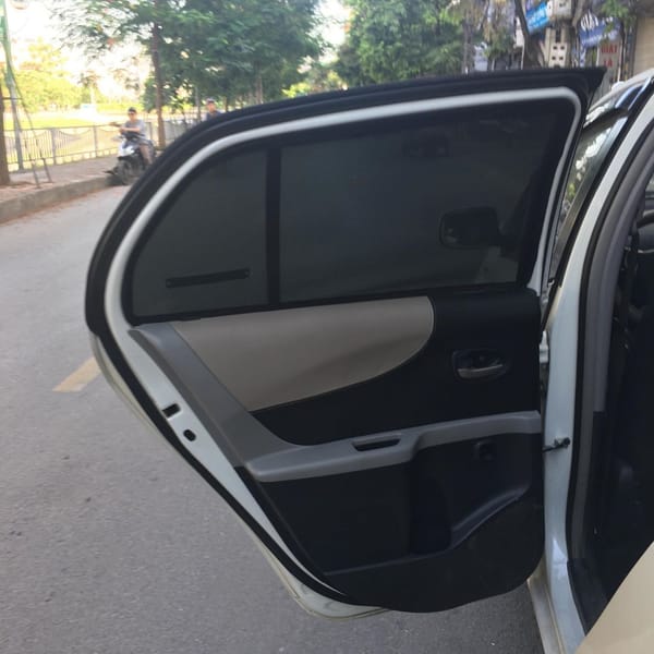 TOYOTA YARIS HATCHBACK 2007-2012 custom-fit car window sun shades — photo 7