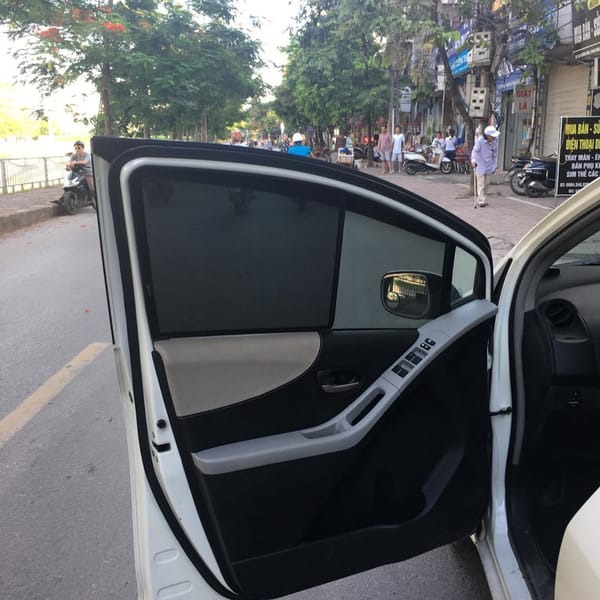 TOYOTA YARIS HATCHBACK 2007-2012 custom-fit car window sun shades — photo 8