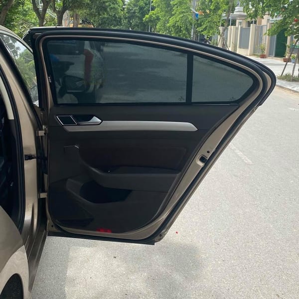 VOLKSWAGEN PASSAT custom-fit car window sun shades — photo 1