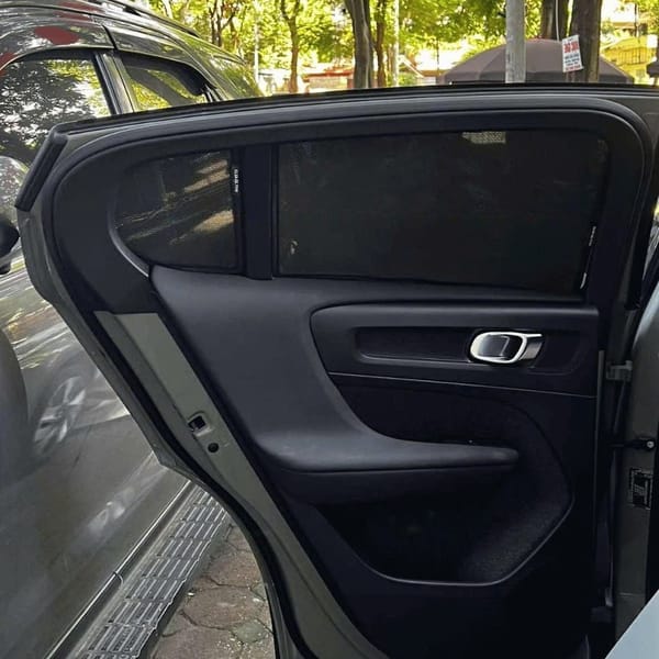 VOLVO EC40 custom-fit car window sun shades — photo 2