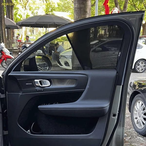 VOLVO EC40 custom-fit car window sun shades — photo 3