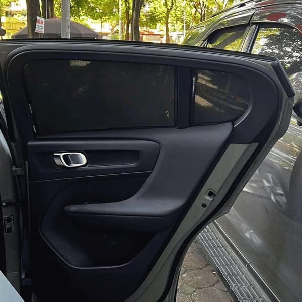 VOLVO EC40 custom-fit car window sun shades — photo 4