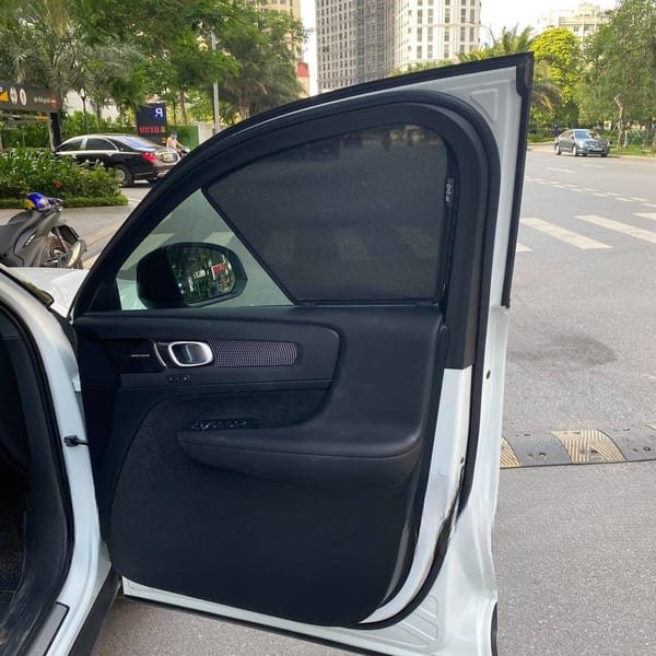 VOLVO XC40 custom-fit car window sun shades — photo 2