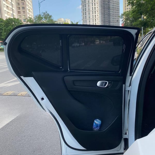 VOLVO XC40 custom-fit car window sun shades — photo 3