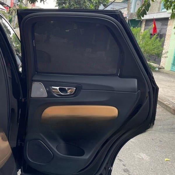 VOLVO XC60 custom-fit car window sun shades — photo 3