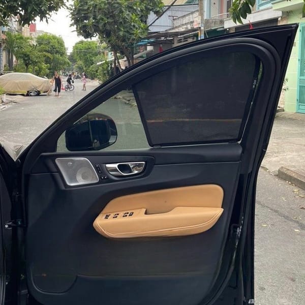 VOLVO XC60 custom-fit car window sun shades — photo 4