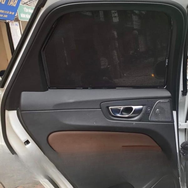 VOLVO XC60 custom-fit car window sun shades — photo 5