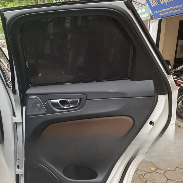 VOLVO XC60 custom-fit car window sun shades — photo 7