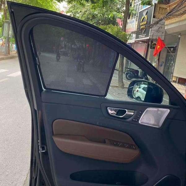 VOLVO XC60 custom-fit car window sun shades — photo 10